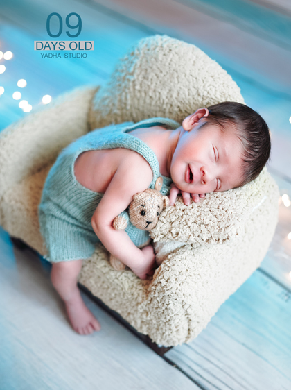 ژست نوزاد در آتلیه کودک